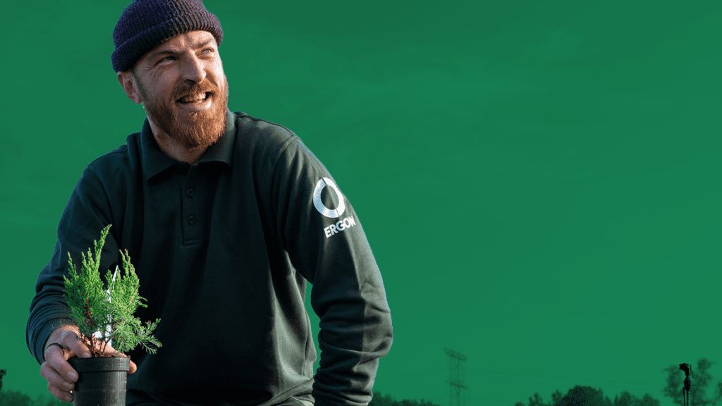 Een grafisch bewerkte videothumbnail van de video Ergon Kwekerij voor werkzoekenden. Op deze thumbnail is het portret van een collega te zien.