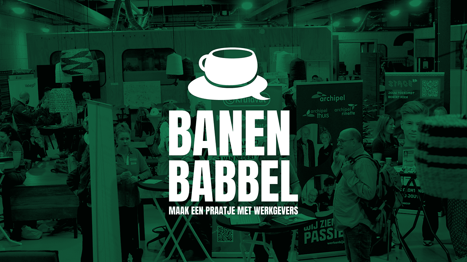 Logo BanenBabbel met op de achtergrond foto van Banenmarkt op het Ergon Plein