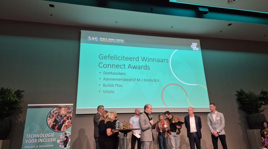 De winnaars van de Connect Awards 2024 zijn op een scherm te zien.